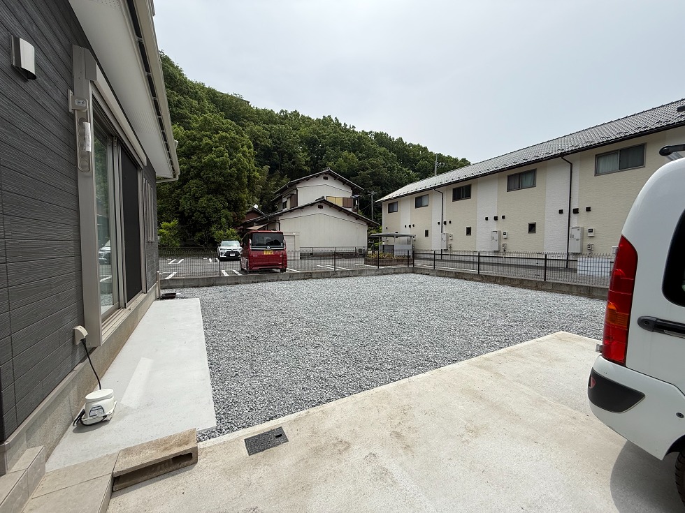 防草シートと化粧砂利仕上げ